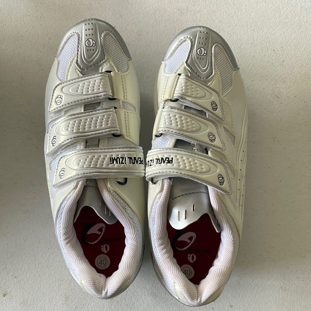 Pearl Izumi - white and silver cycling shoes